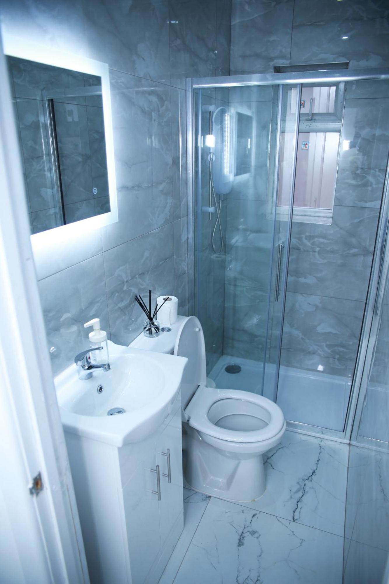 Lovely With Free Parking On Premises. Appartement Londres